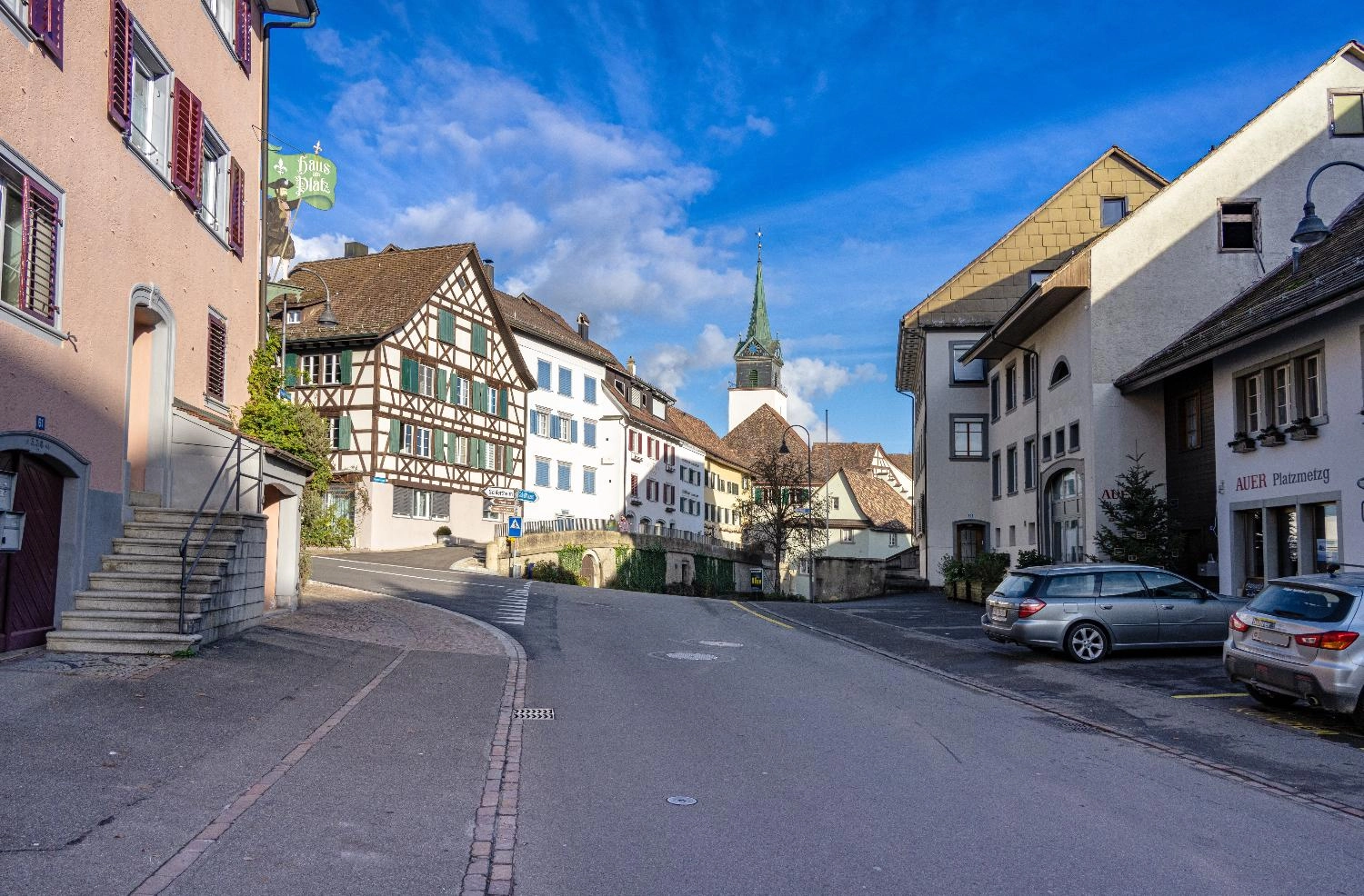 Hallau: 15-jÃ¤hriger Mofalenker bei Kollision mit Auto leicht verletzt