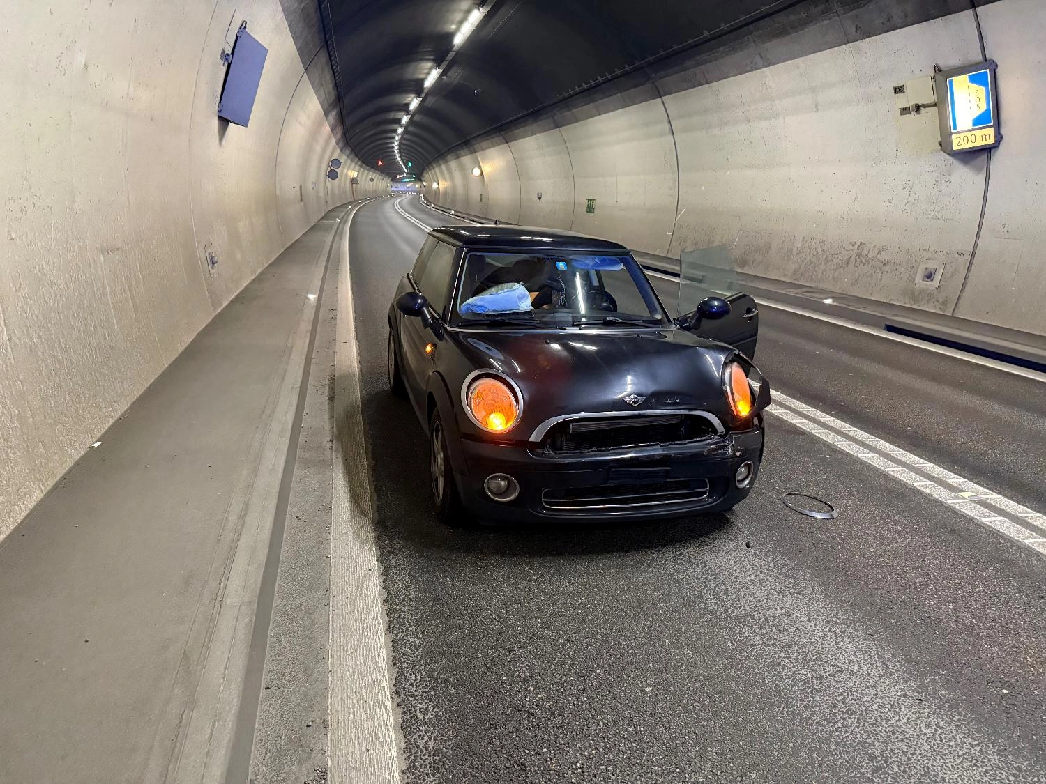 Stadt Schaffhausen: Auffahrkollision im A4-Fäsenstaubtunnel