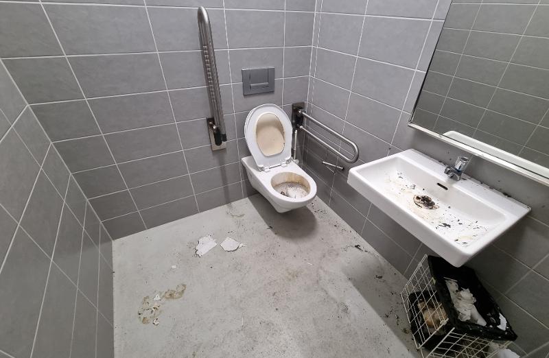 Neunkirch: Unbekannte Täterschaft beschädigt öffentliches WC