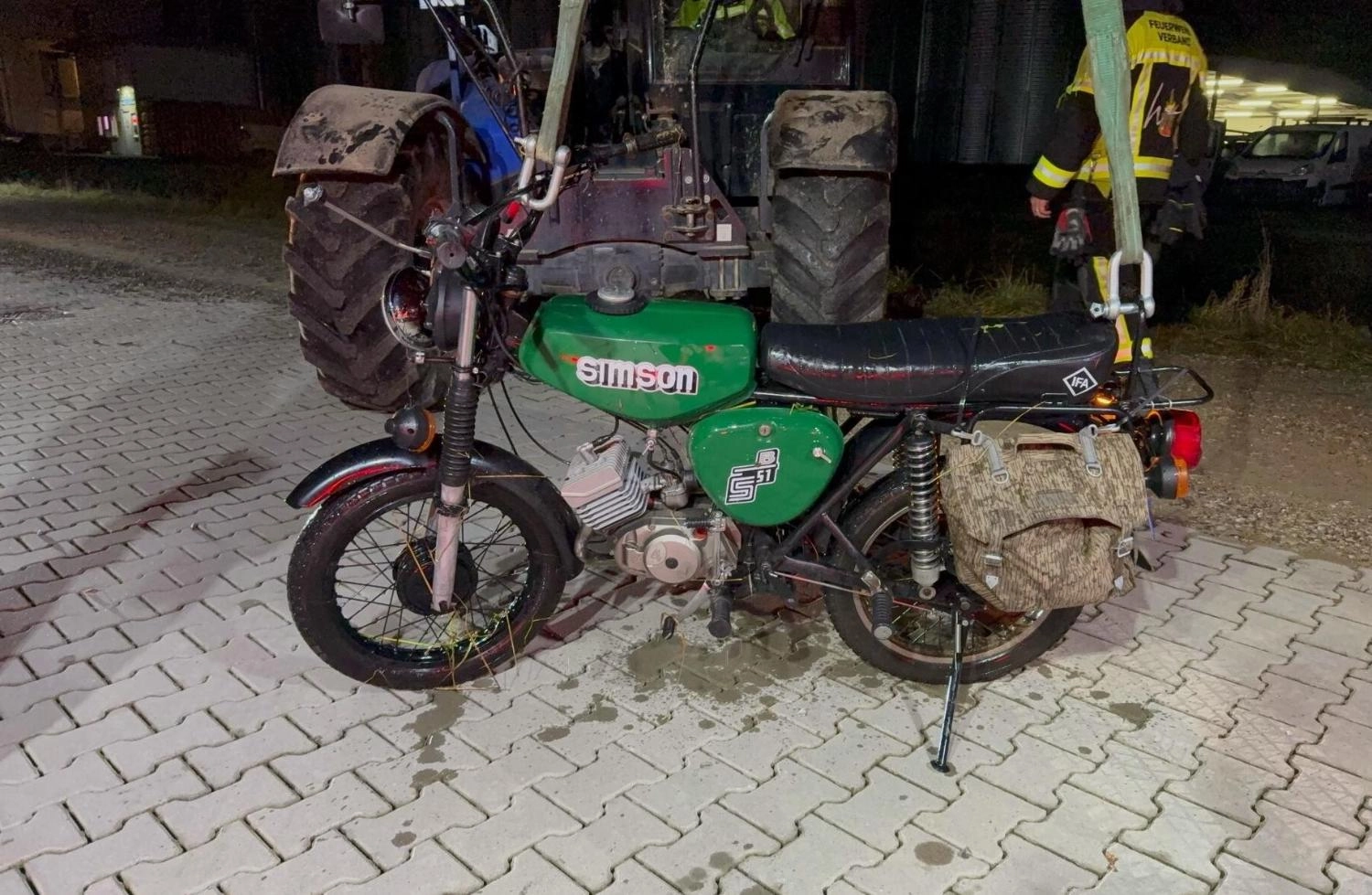 Hallau: Zwei Jugendliche nach Alleinunfall leicht verletzt