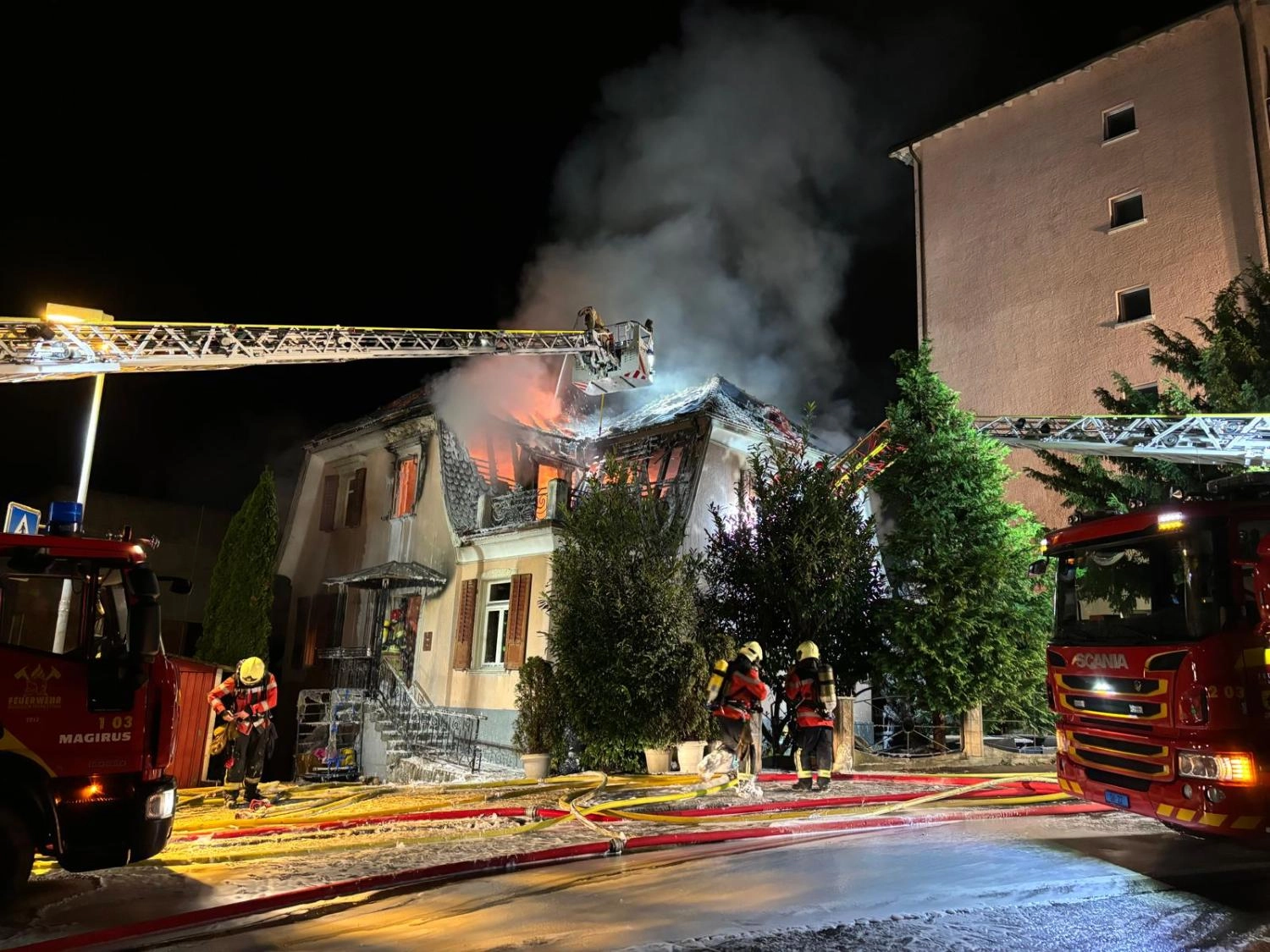 Neuhausen: Wohnhaus im Zentrum durch Brand zerstört
